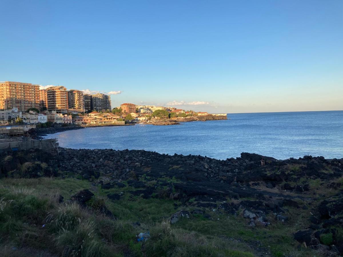 Lavica Di Mezzo Apartments Catania Eksteriør billede