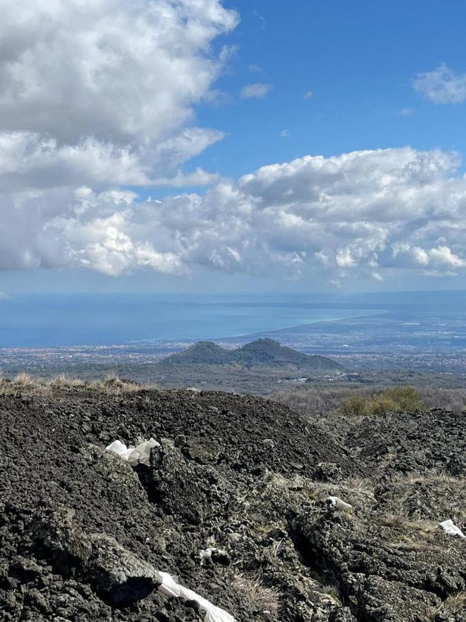 Lavica Di Mezzo Apartments Catania Eksteriør billede